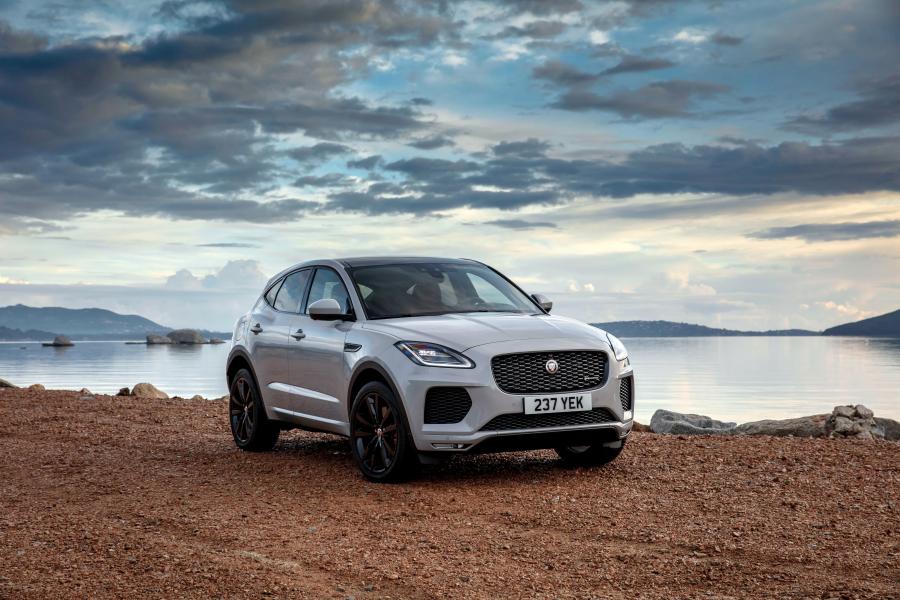  Jaguar E-Pace P300 AWD R-Dynamic 2017 года  (WW) (фото 1 из 40)